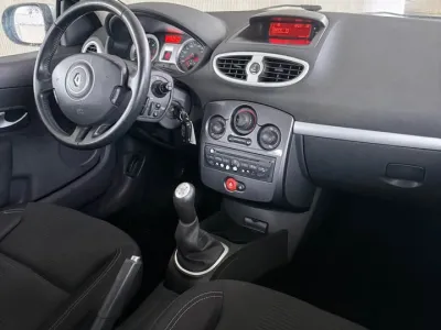 Renault Clio — photo 6