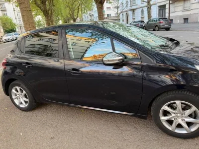 Peugeot 208 — photo 2